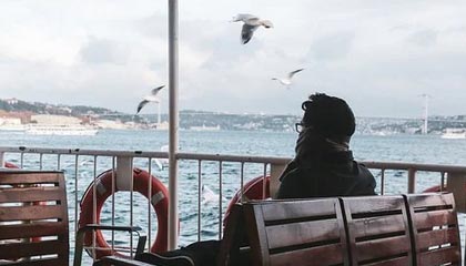 爱游戏全站app注册-球队内部风波：某俱乐部管理层引发众怒，球队管理方案