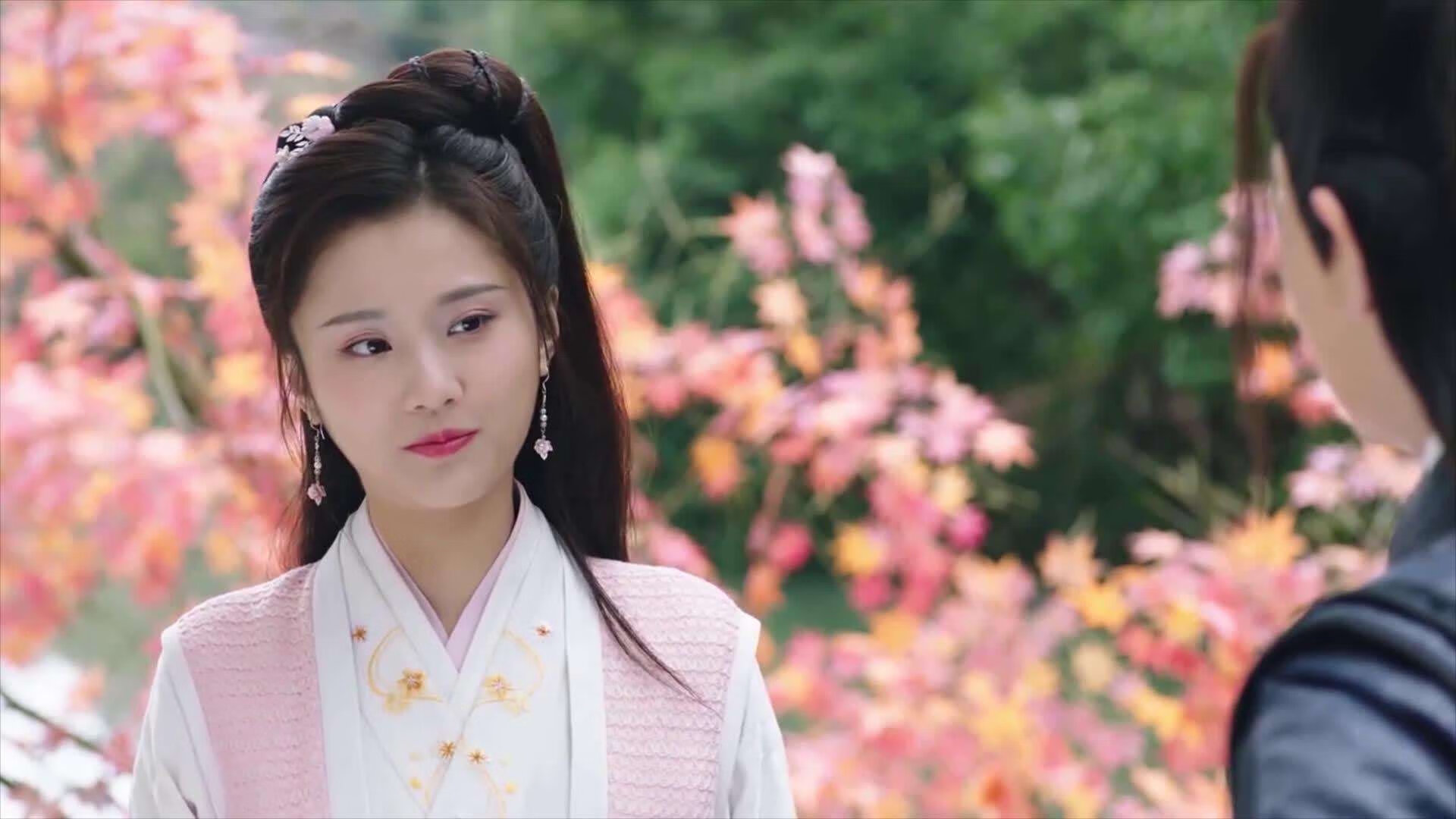 爱游戏 电竞-绿色环保足球场不断扩展,推动城市绿色低碳目标实现,足球场绿色颗粒是什么