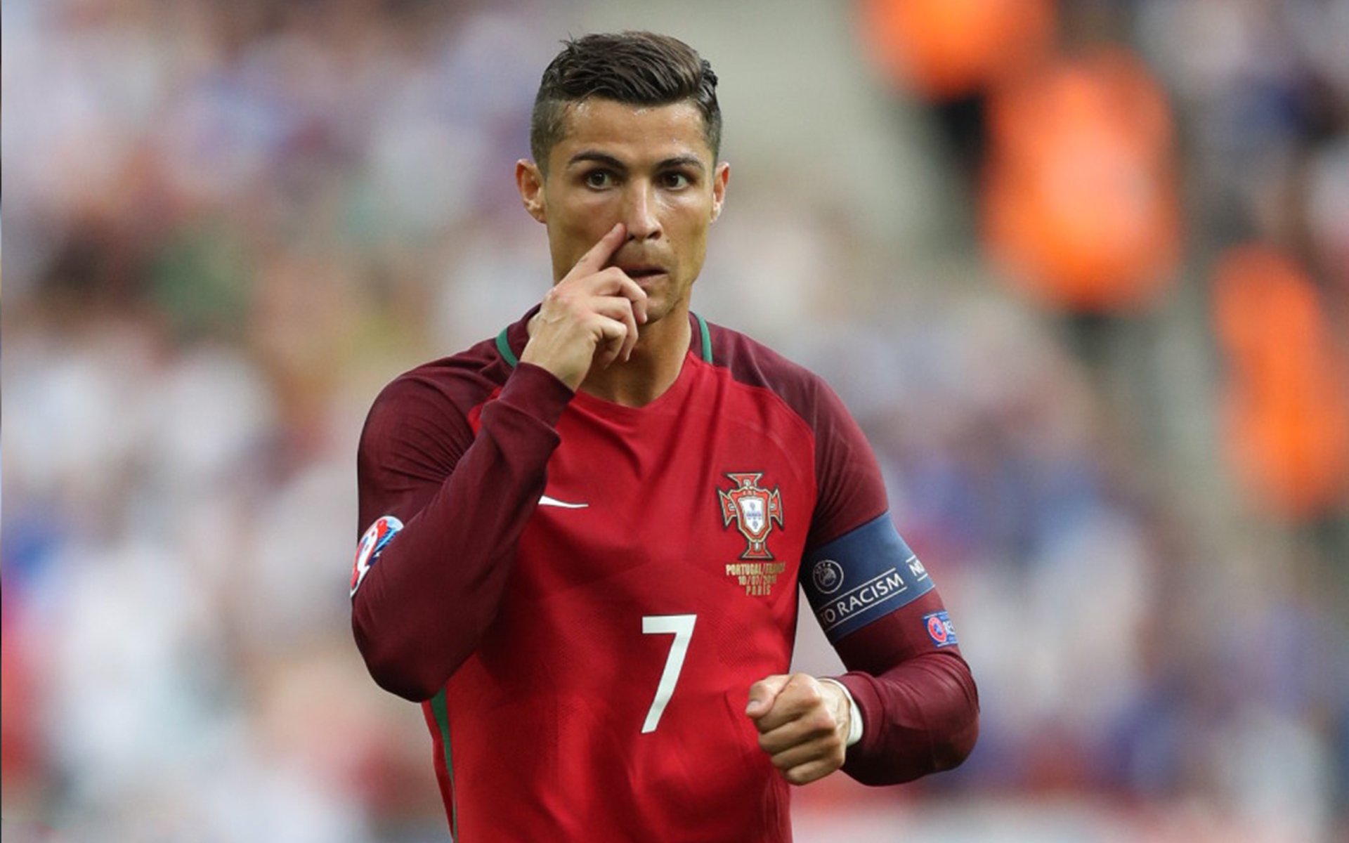 爱游戏电竞官网-传奇“中场指挥官”：他们在欧冠中扮演的关键角色，足球中场指挥官